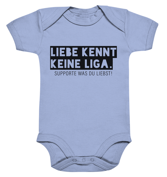 N.O.S.W. BLOCK Fanblock Body "LIEBE KENNT KEINE LIGA." Organic Baby Bodysuite dusty blue