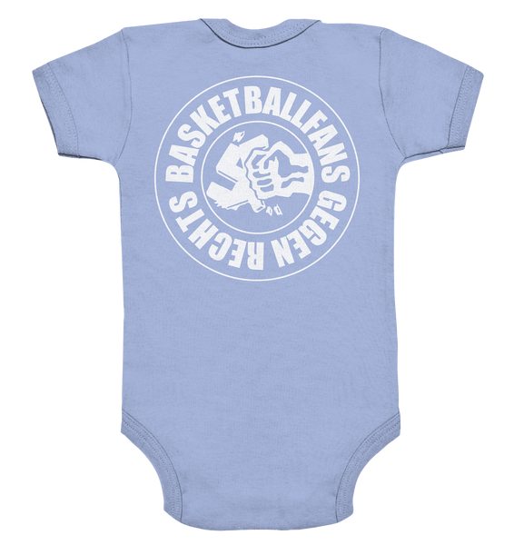 N.O.S.W. BLOCK Gegen Rechts Body "BASKETBALLFANS GEGEN RECHTS" beidseitig bedruckter Organic Baby Bodysuite dusty blue